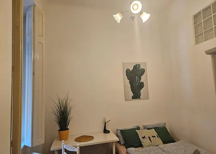 Hostel Lovely Riverside *